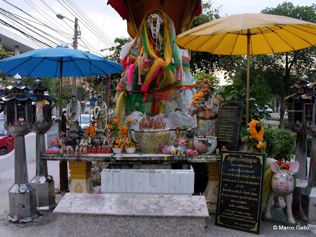 MEMORIAL PIC. HOMENAJE AL CERDO, BANGKOK, TAILANDIA