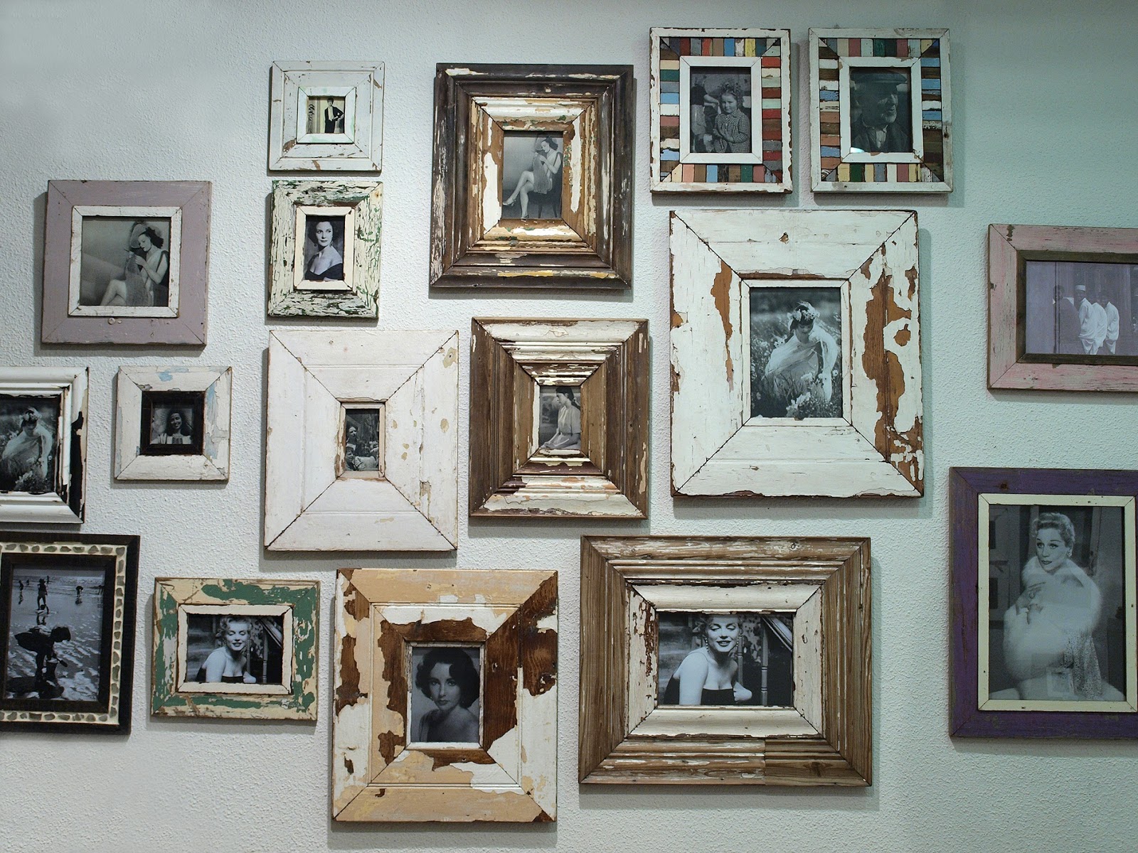 De Andar Por Casas Recuerdos En Las Paredes Reciclar Para Decorar Decoracion Con Marcos Pared