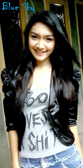 Foto Melody Prima - Artis Cantik Indonesia