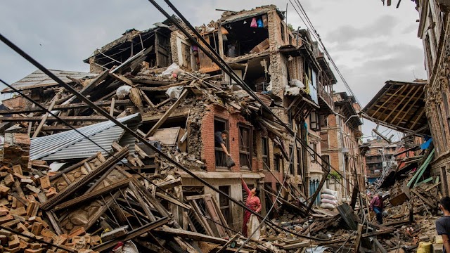 Trying to Locate the Living, Nepal Rescuers Find Only Frustration