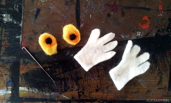 aliciasivert, alicia sivertsson, alicia sivert, felting, tovning, torrtova, tova, våttova, våttovning, torrtovning, tovnål, nål, textil, art, konst, textile, hattifnatt, moomin, mumin, tove jansson, 100 år, diy, craft, handicraft, lamp, night light, nightlight, wool, ull, lampa, nattlampa, hantverk, alster, makeri