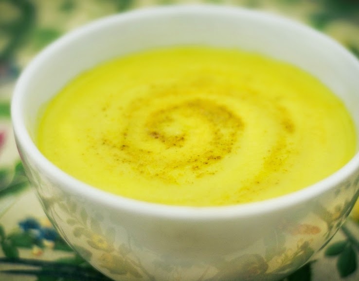 Sopa de Couve-Flor, Curry, Maçã e Açafrão (vegana)