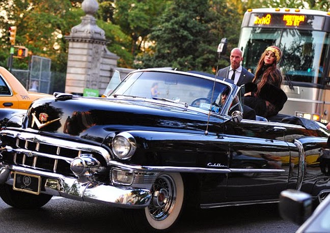 ΕΜΦΑΝΙΣΗ – ΣΟΚ: ΦΟΡΕΣΕ δαντέλα, ζαρτιέρα και τα οπίσθια φάτσα φόρα ΕΜΦΑΝΙΣΗ – ΣΟΚ: ΦΟΡΕΣΕ δαντέλα, ζαρτιέρα και τα οπίσθια φάτσα φόρα