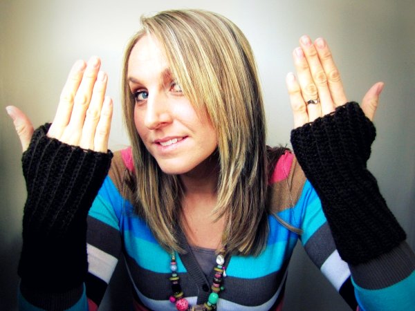 KnittingPony: Owl Wrist Warmers (Free Knitting Pattern)