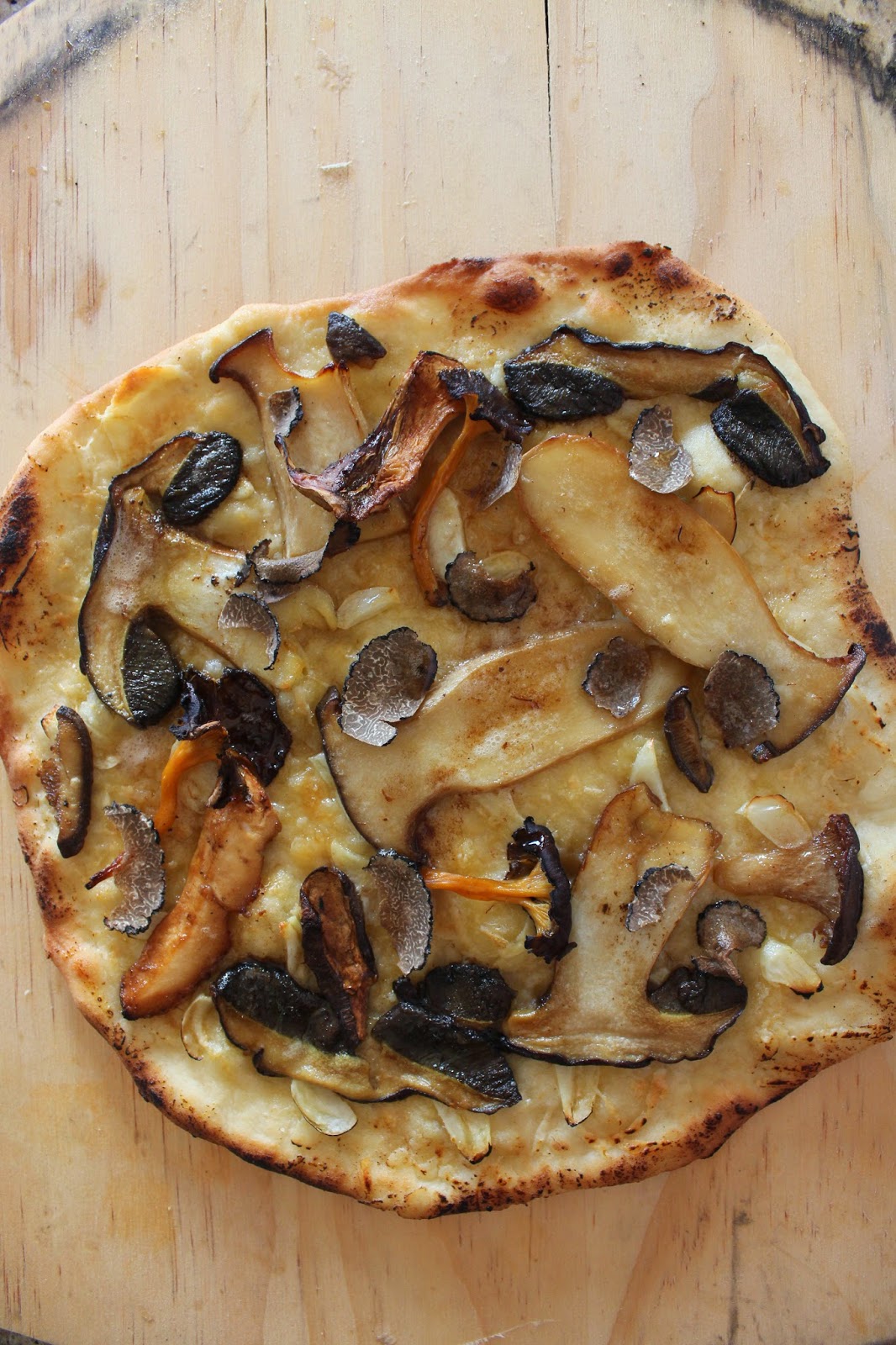 FLOWER POT KITCHEN WILD MUSHROOM, TRUFFLE AND GARLIC FLATBREAD