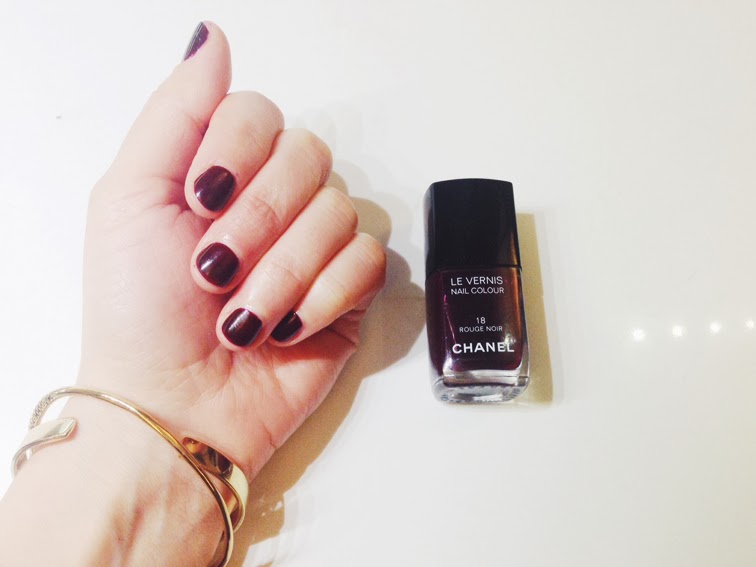 Manicure Chanel Le Vernis 18 Rouge Noir Jenny Bird cuff Coordinates Collection Manicure Chanel Le Vernis 18 Rouge Noir Jenny Bird cuff Coordinates Collection