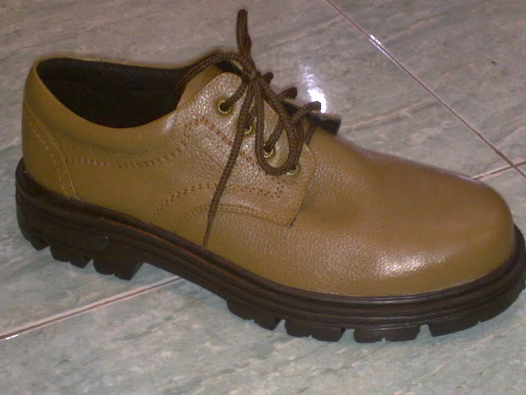 Sepatu Safety Pendek