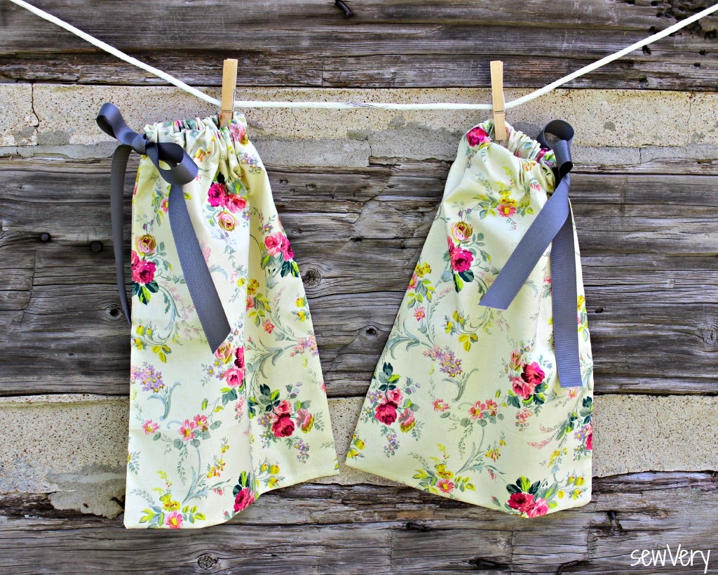 sewVery A sewVery Simple Fabric Gift and Storage Bag Tutorial