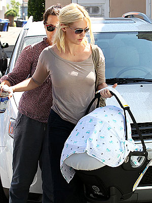 star Molly Sims age38 following their honeymoon in Hawaii on Tuesday star Molly Sims age38 following their honeymoon in Hawaii on Tuesday