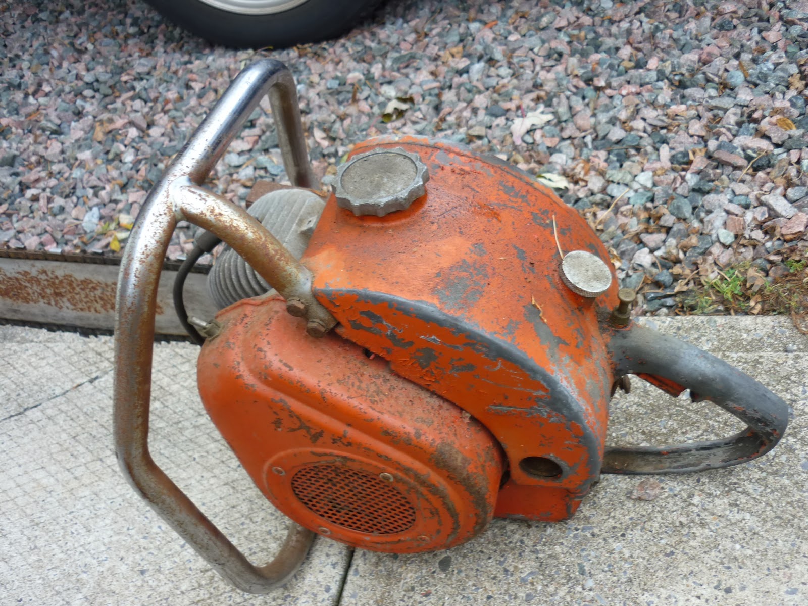 VINTAGE CHAINSAW COLLECTION LOMBARD D64.