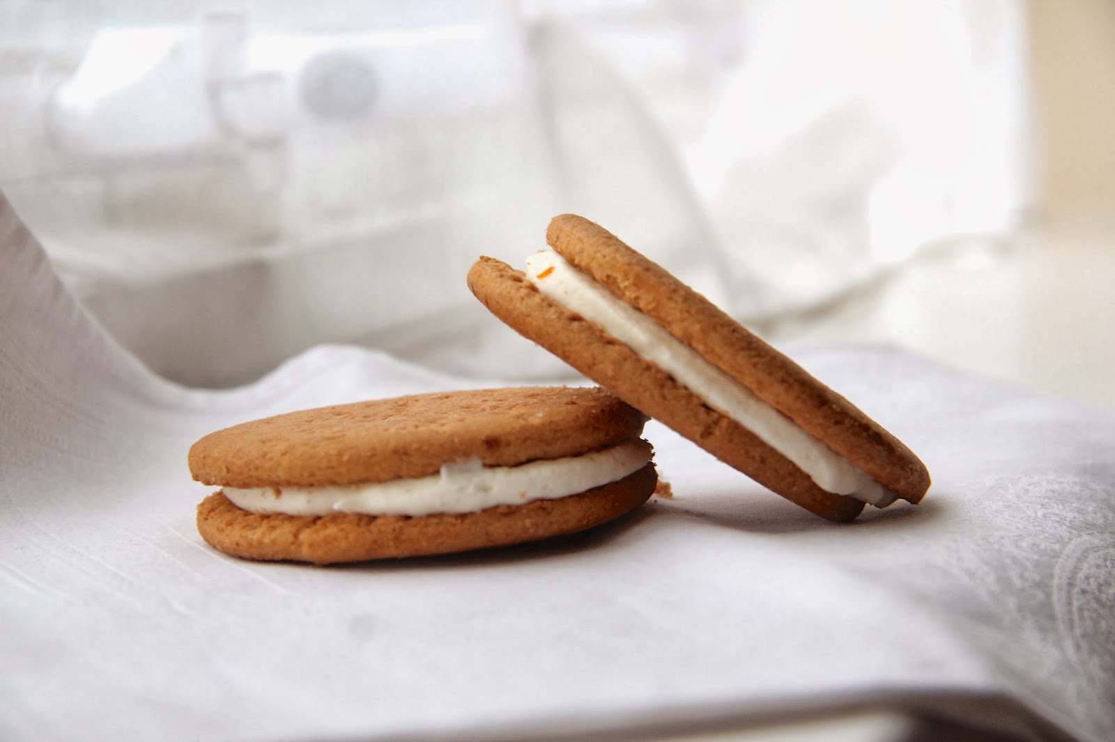 A glutton in London Frozen Cream Cheese Frosting Sandwich