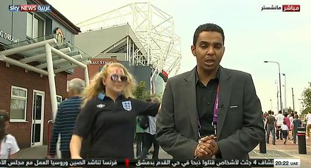 موقف محرج جدا لمراسل قناة سكاي نيوز العربية في اولمبياد 2012 Sky-news-Correspondent+-funny