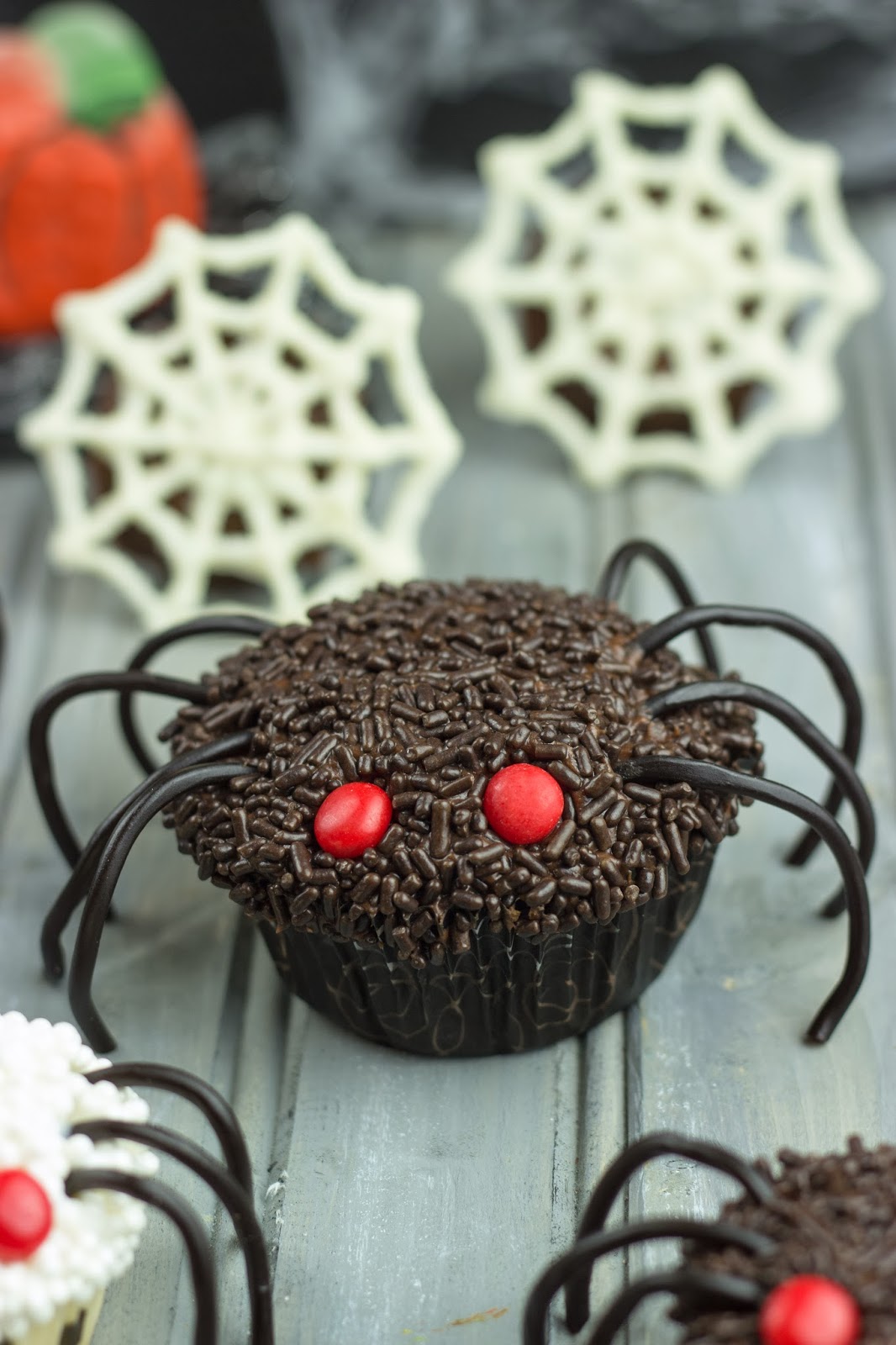 Spider Cupcakes - White Lights on Wednesday