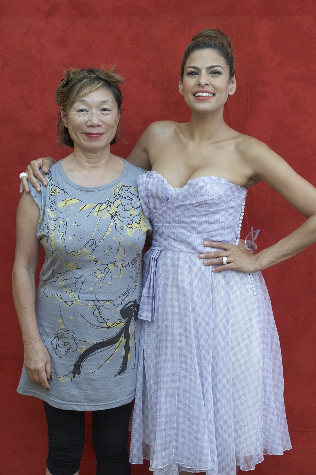 http://4.bp.blogspot.com/-nIfvWf4K86o/UIvcXQQKZaI/AAAAAAAABMc/SWyA-1rnH6I/s1600/Eva+Mendes++HFPA+062810+The+Other+Guys+(71).jpg