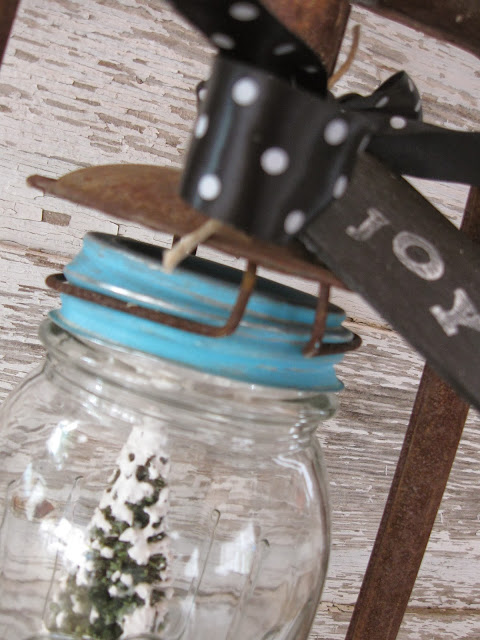 Chipping with Charm:  Lantern+Ball Jar=Snow Globe...http://www.chippingwithcharm.blogspot.com/