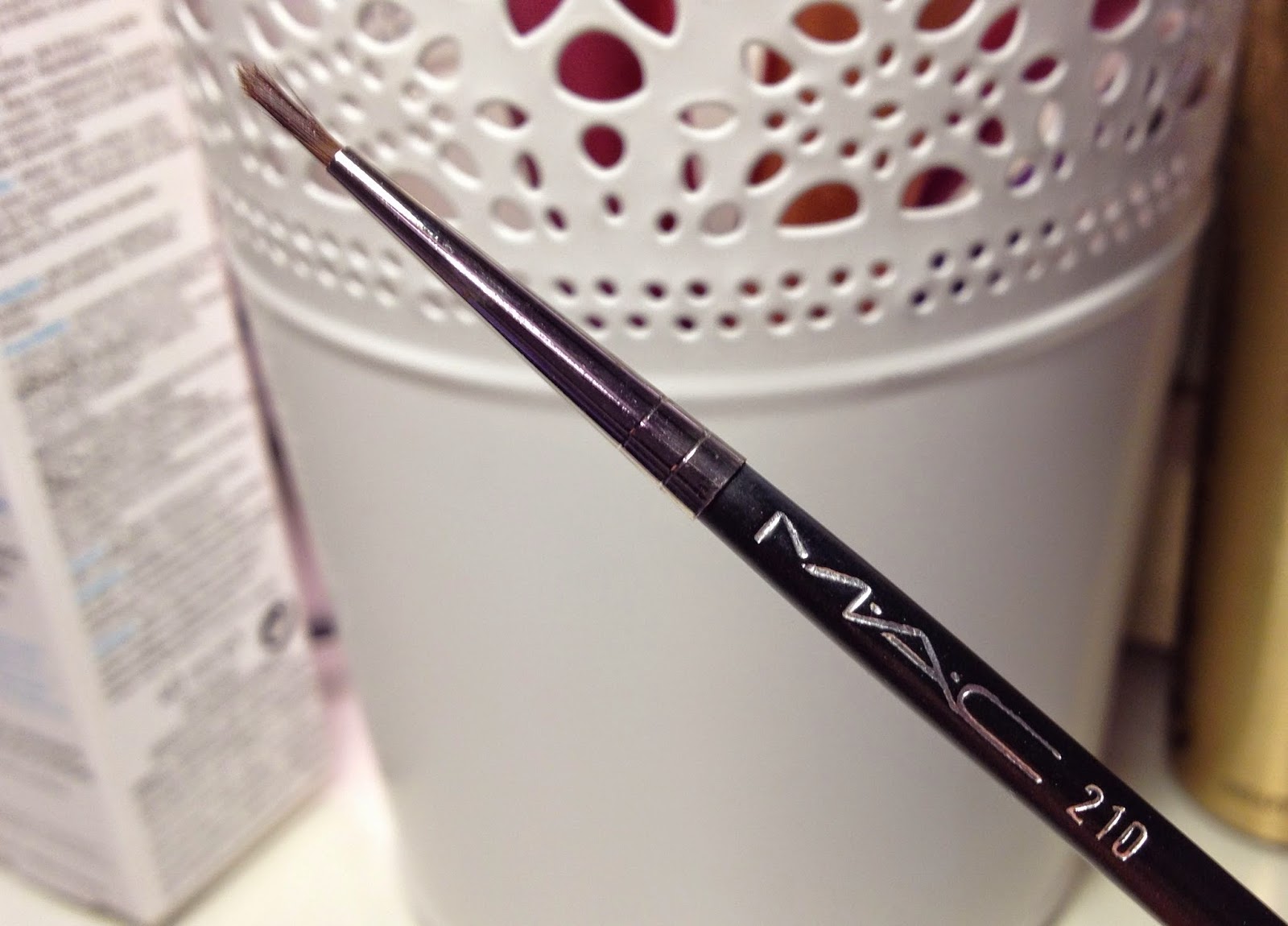 My Beautopia MAC Monday MAC 210 Precise Eye Liner Brush