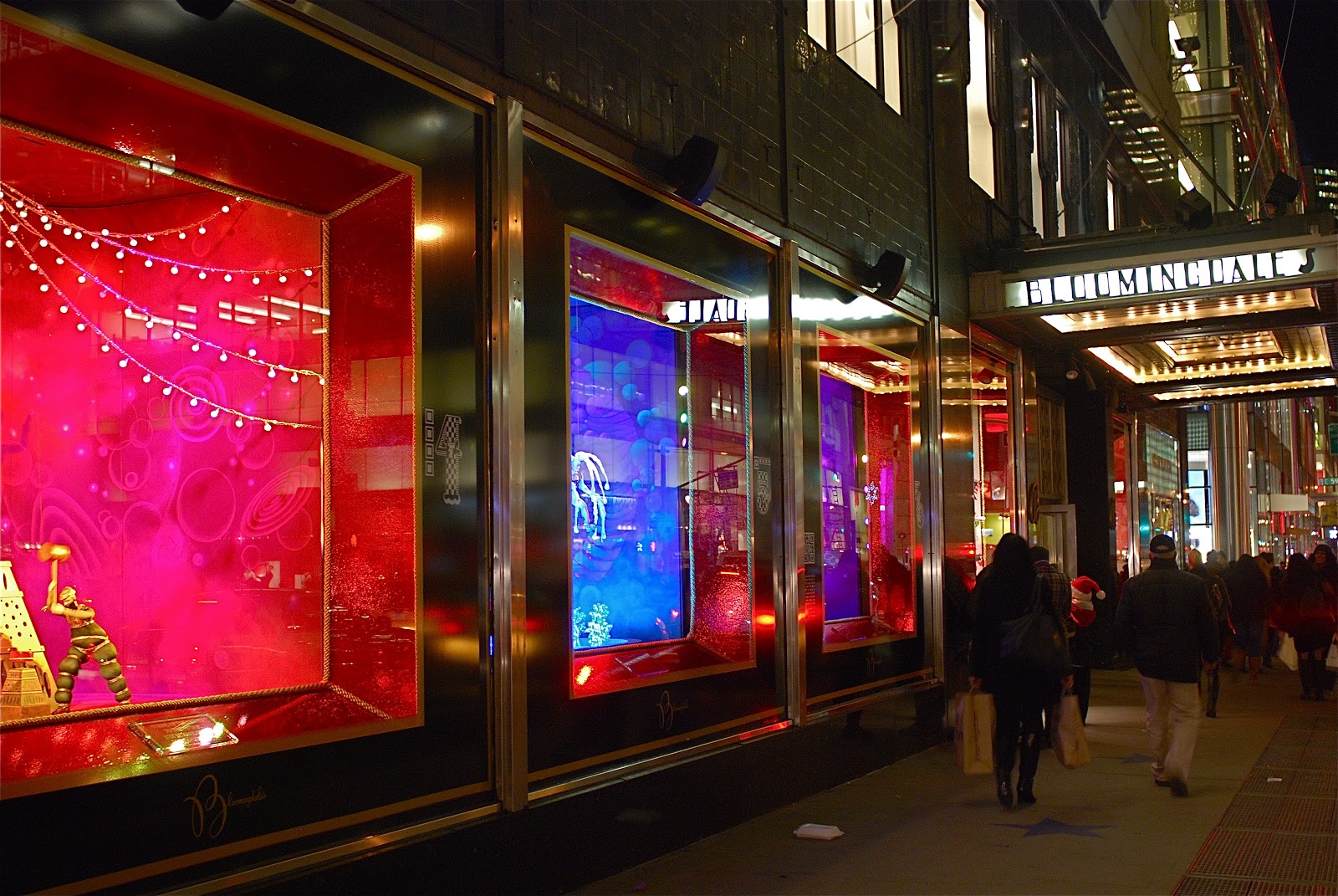 NYC ♥ NYC Bloomingdale's Cirque du Soleil Holiday Window Display