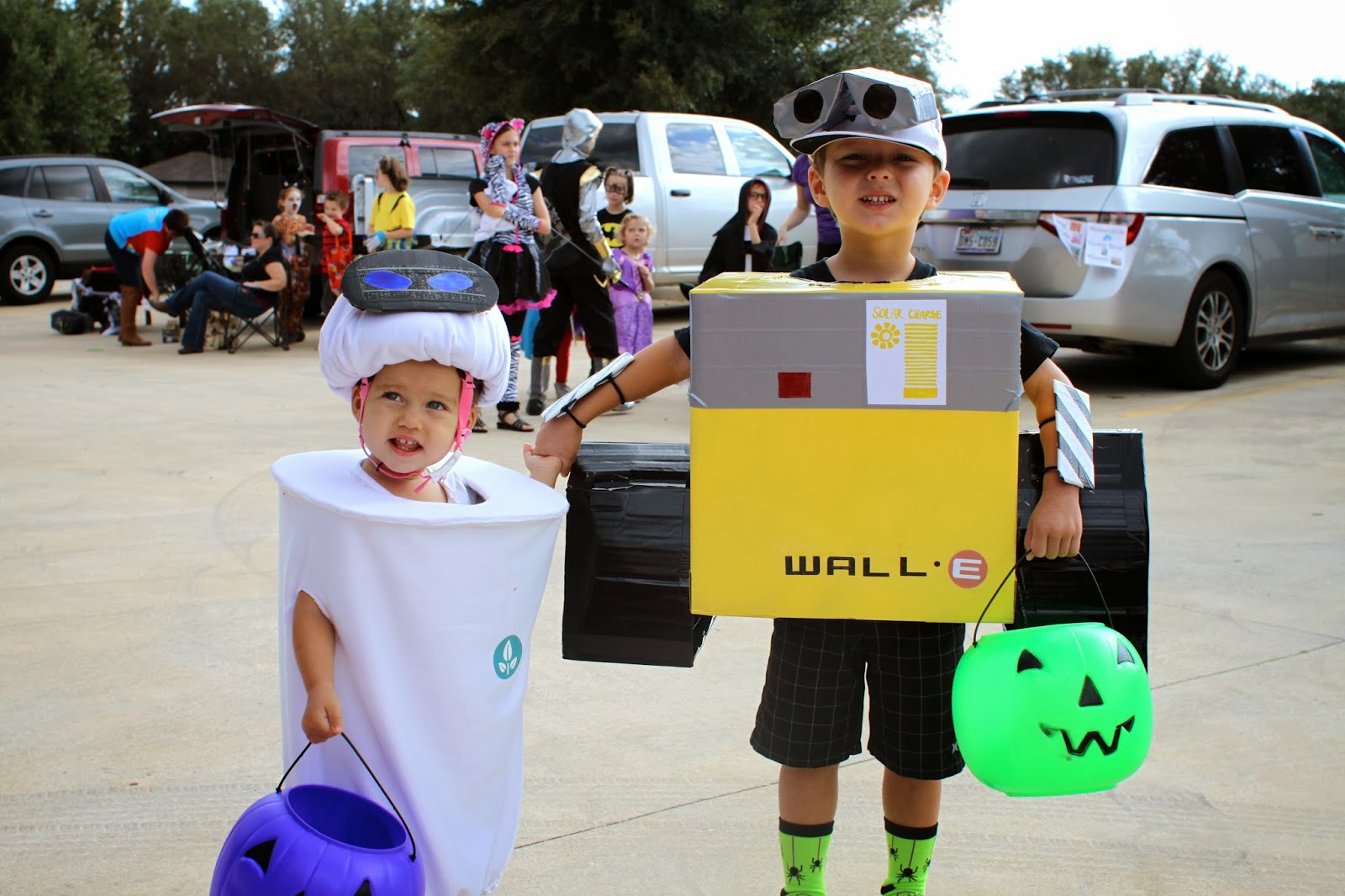 My Emiline. Living. Kids. Crafts. Our Family's WALLE Themed Halloween