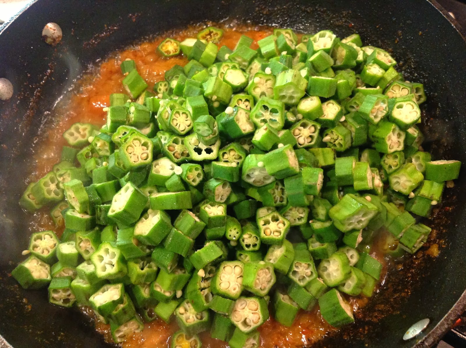 This Muslim Girl Bakes Bhindhi (Okra Curry)