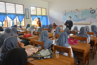 Siswa SMA N 3 Kendari belajar IT dan Linux Siswa SMA N 3 Kendari belajar IT dan Linux