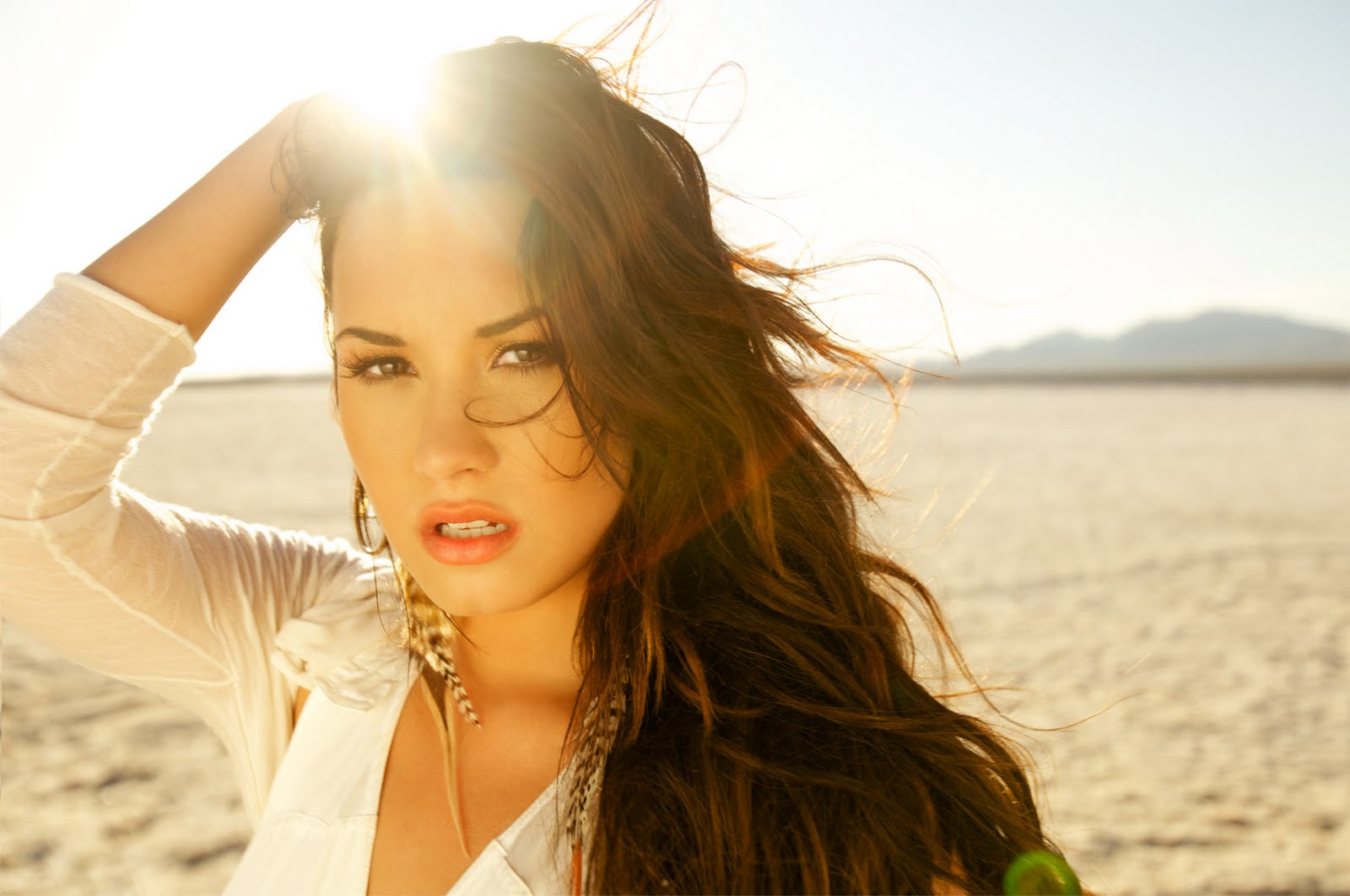 http://4.bp.blogspot.com/-nPT-bN4Hi9g/TmumhN49T-I/AAAAAAAAAbQ/LXdxm9t1Ca4/s1600/demilovato-com-blend-demi-lovato-23441898-1808-1200.jpg