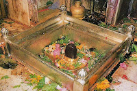 http://4.bp.blogspot.com/-nQZKs9GKG4o/UHO4pLlOL3I/AAAAAAAAH3M/x0ILVoCxRSo/s1600/Kashi%2BVishwanath%2BTemple%2Bin%2BVaranasi%252C%2BUttar%2BPradesh.jpg