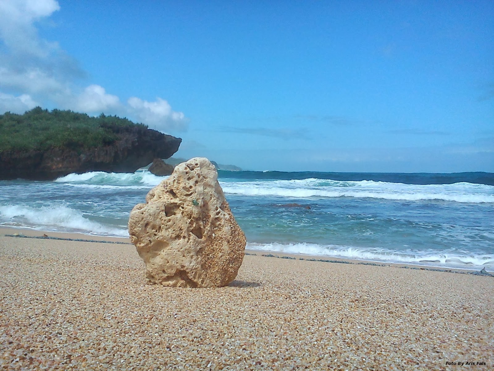 HOTEL AND BEACH TOUR GUNUNGKIDUL: PANTAI SARANGAN ...