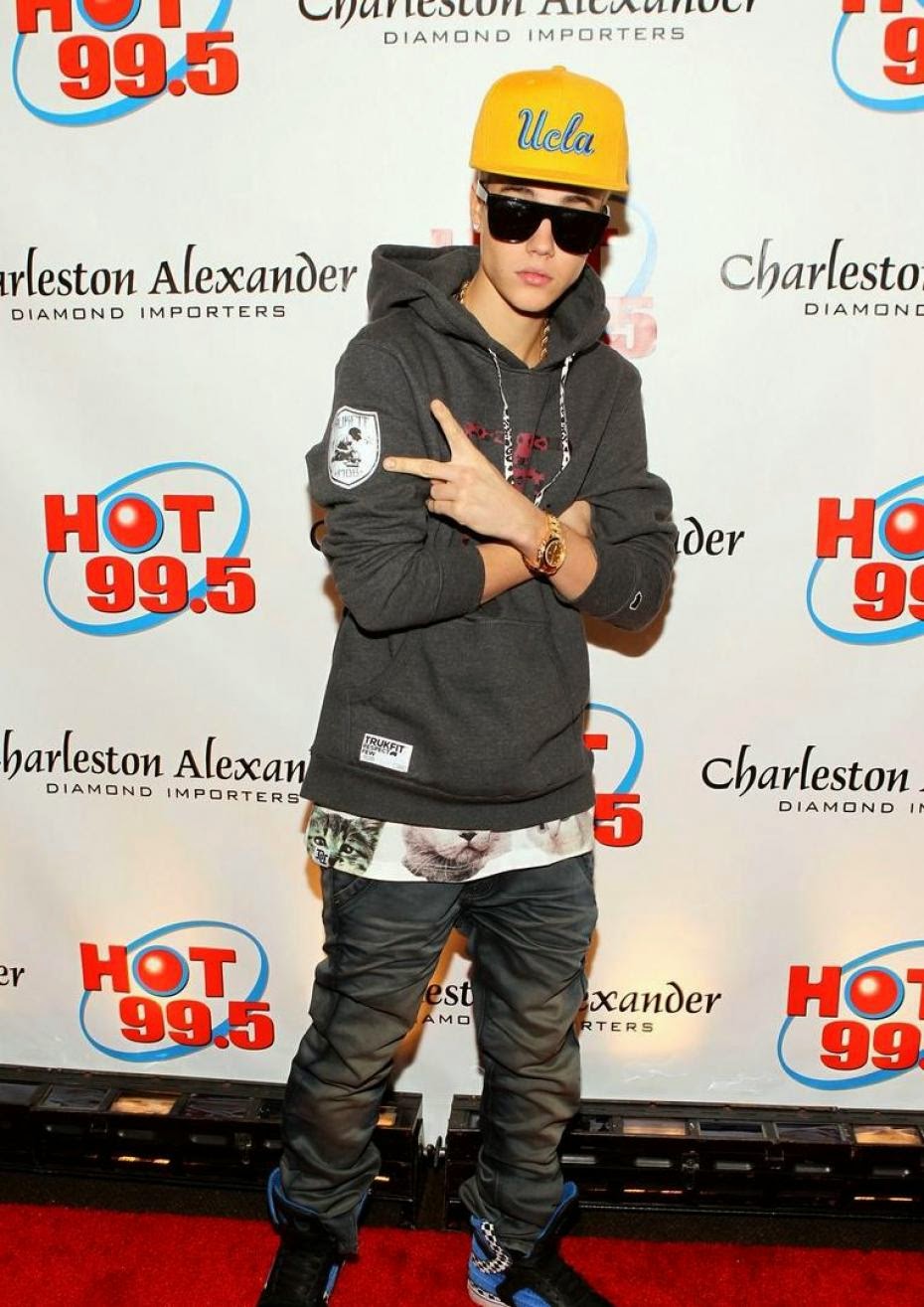 Bellas y Bestias What Is This? destilando SWAG