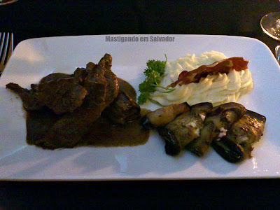 Confraria Mediterrâneo: Nacos de Mignon com Queijo de Cabra Confraria Mediterrâneo: Nacos de Mignon com Queijo de Cabra