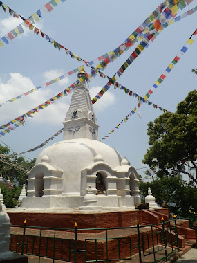 au swayambunath, kathmandu