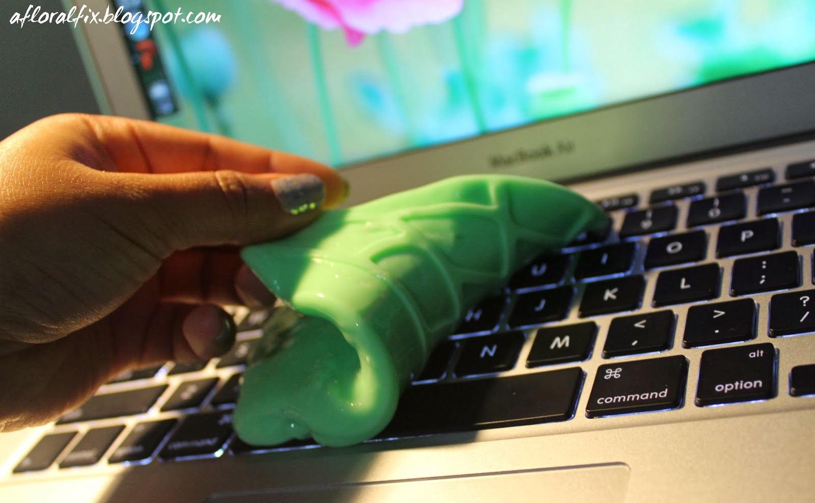 She Rubs A Strange Goo All Over Her Car. The Reason? I�ve