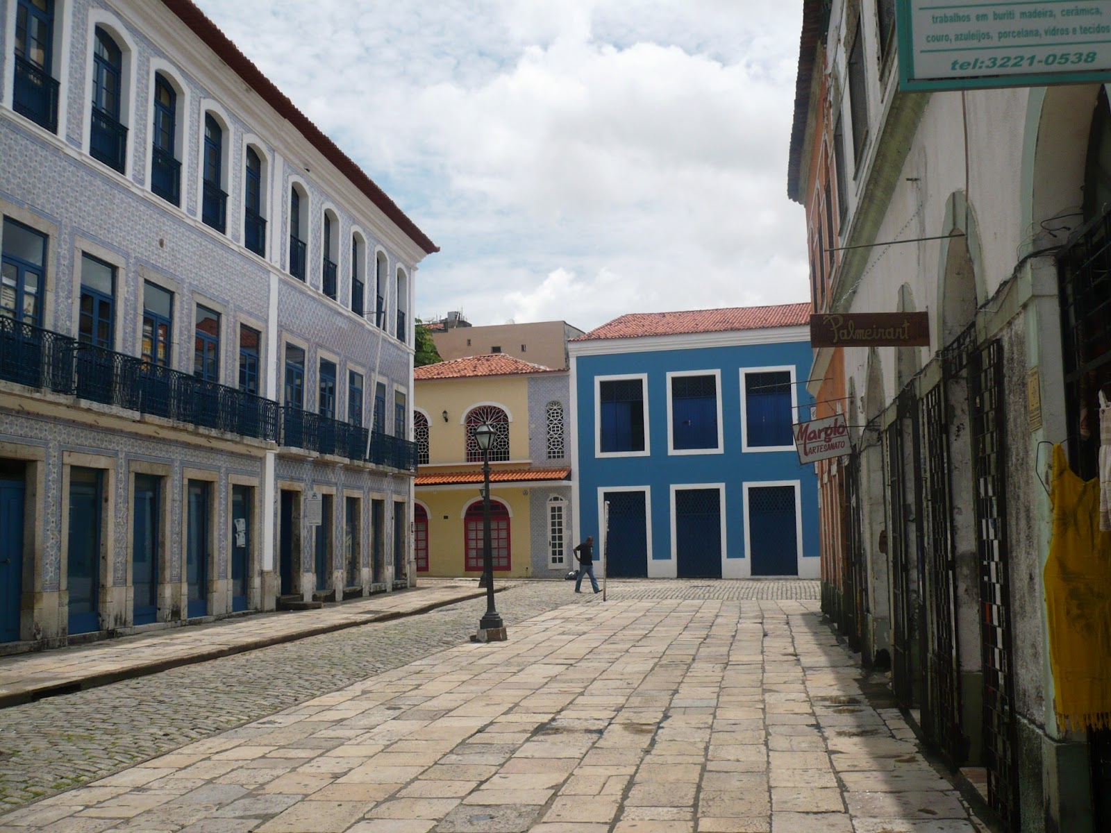 decoracao de interiores estilo colonial:Os ambientesinternos eram muitas vezes definidos pela harmoniosa decoracao de interiores estilo colonial:Os ambientesinternos eram muitas vezes definidos pela harmoniosa