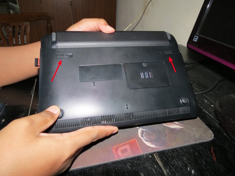 Cara Melepas Baterai Netbook ASUS 1015PEM & Memasangkannya Kembali | KomGet