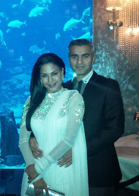 Veena Malik getting Cosy with Billionaire boyfriend Shaikh Umar Farukh Zahoor