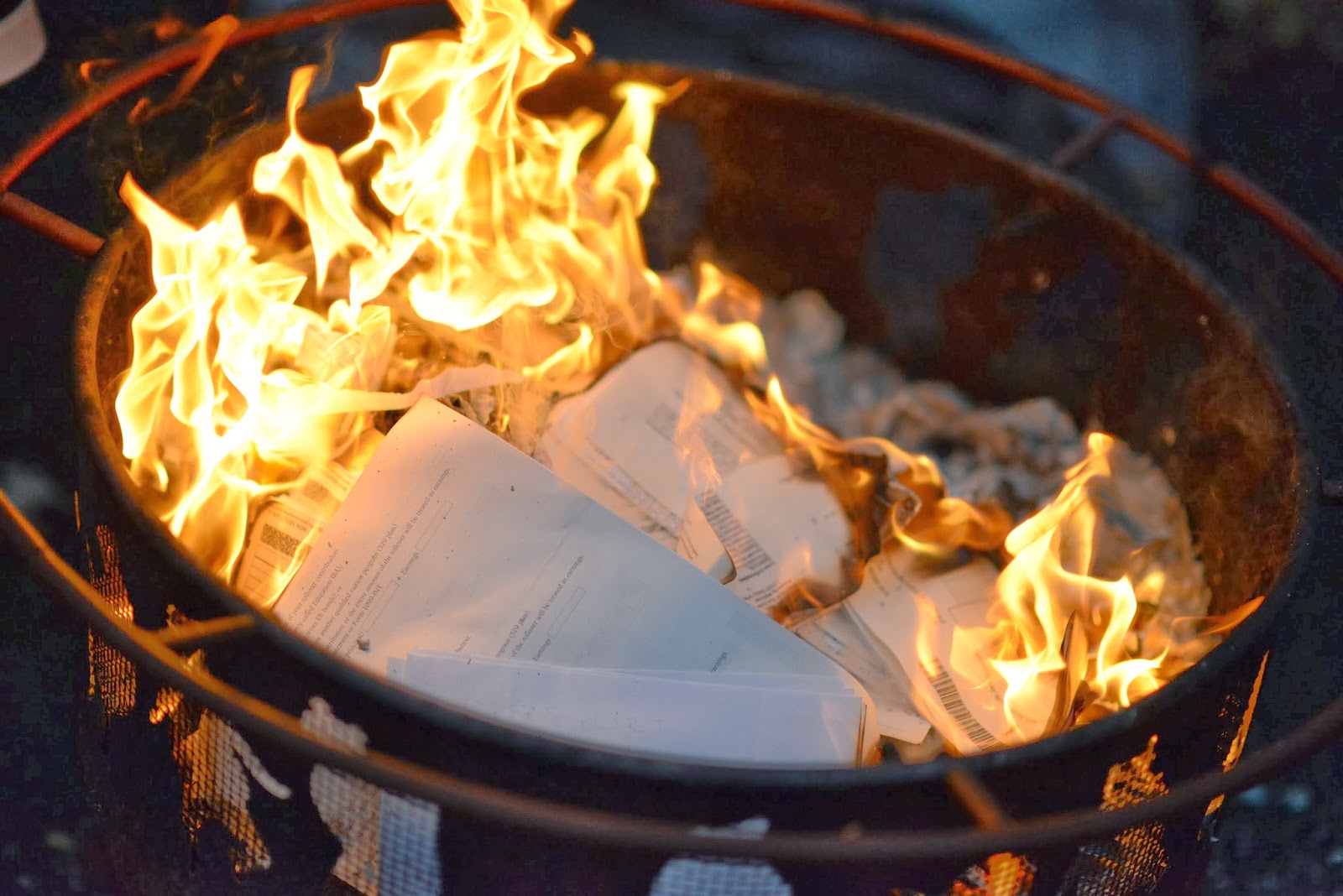 can i burn paper in a fire pit
