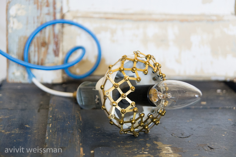 מנורה בעיצוב קרן בר