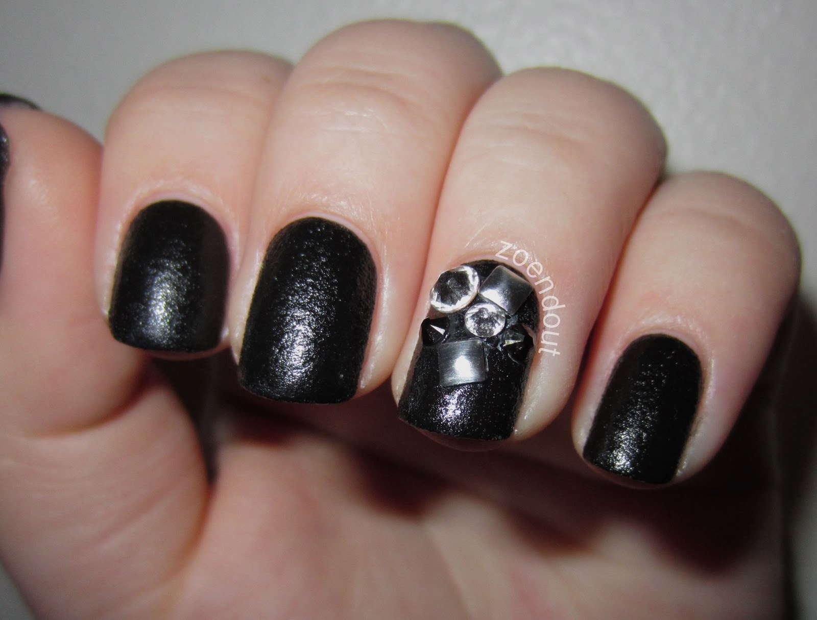 Zoendout Nails Nails Inc. Bling It On Rebel Leather Effect Nail Kit