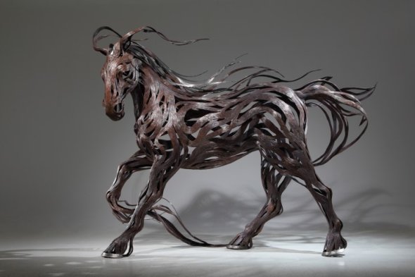As esculturas de animais ao vento feitas com tiras de metal de Kang Sung Hoon - Cavalo Kang Sung Hoon esculturas de animais ao vento com tiras de metal Cavalo