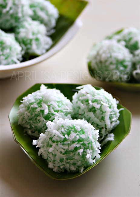 Aprilisa's Kitchen Notes: KLEPON (Glutinous Rice Balls with Palm Sugar)