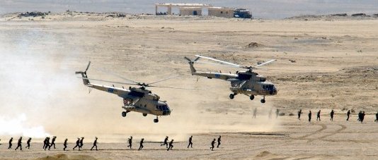 Egyptian_Mi-8_Hip_helicopters_after_unlo