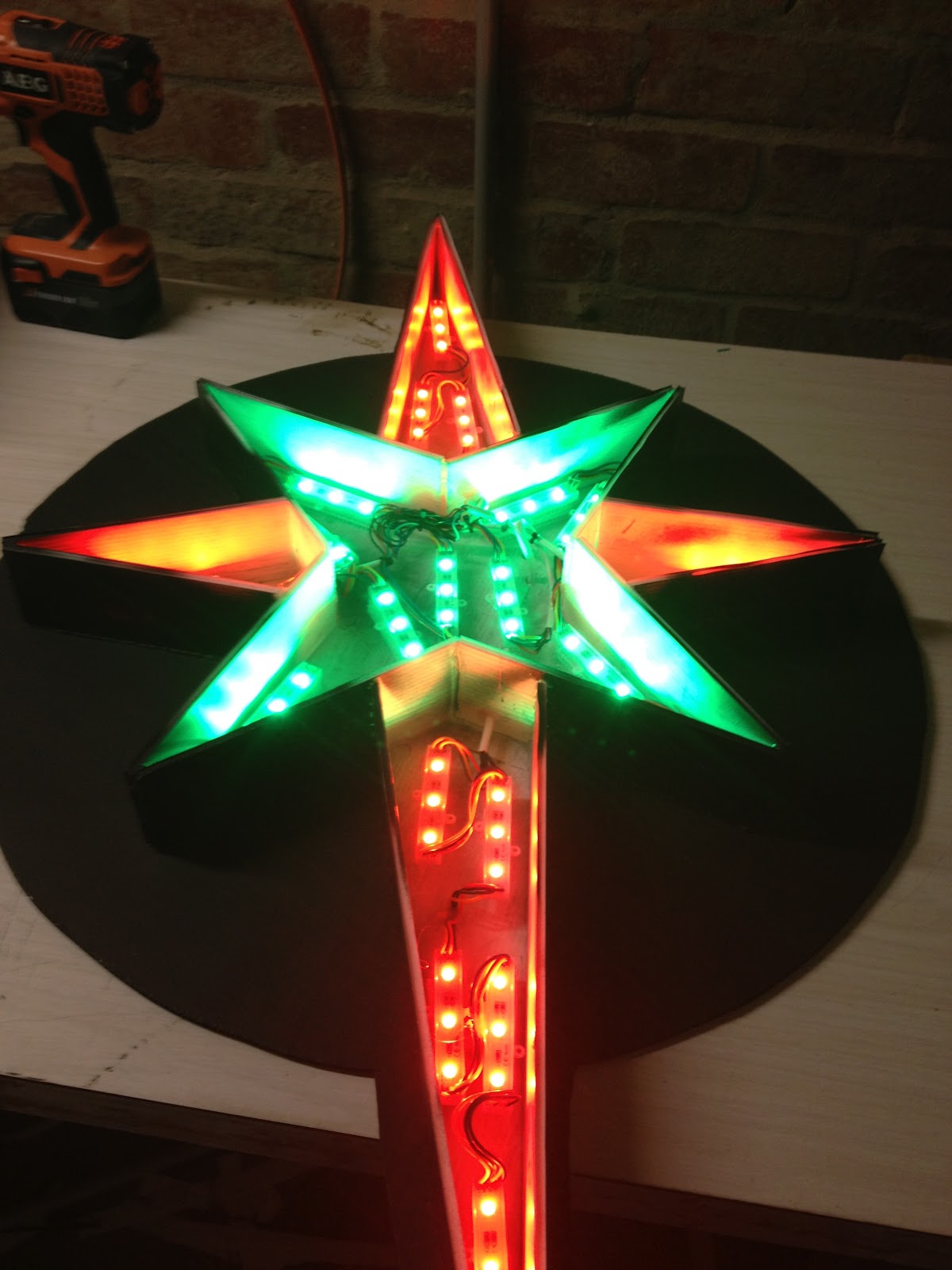 Tom's Christmas Lights Holdman Coro Star