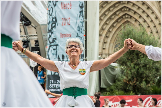 Barcelona: Sardanas en la Pl. de la Catedral - Mercè 2012