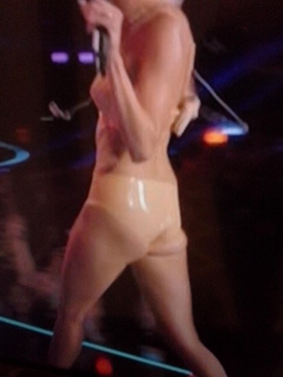 [+Foto] A Miley Cyrus se le olvidaron las nalgas en los MTV VMA 2013