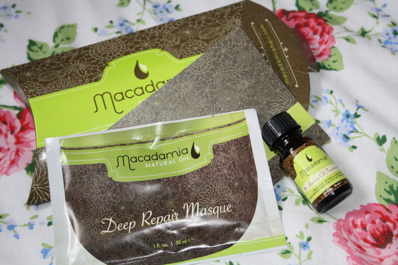 Review Macadamia Natural Oil Pretty Young Thing