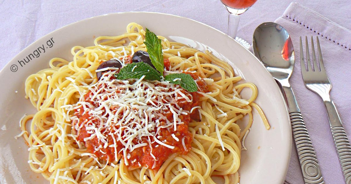 Kitchen Stories Spaghetti with Tomato Sauce and Kalamata Olives