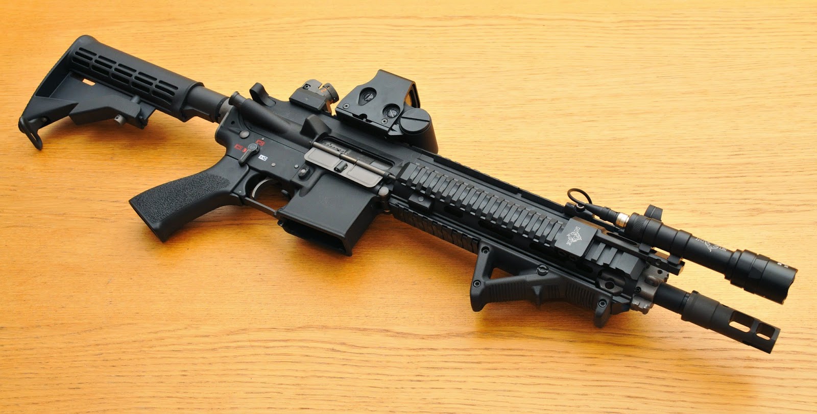 Decided with an Eotech (Replica by WEtech)