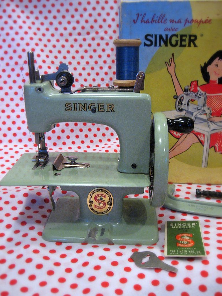 High Prairie Farmgirl 1960 Singer Sewhandy Electric Machine