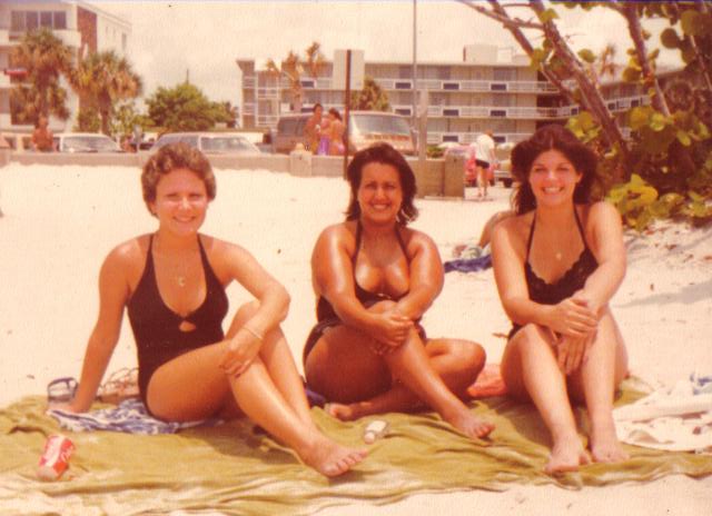 Lourdes Geada Gonzalez = Lory Gonzalez: (1970s - 1980s) En Tampa, Florida, EE.UU'