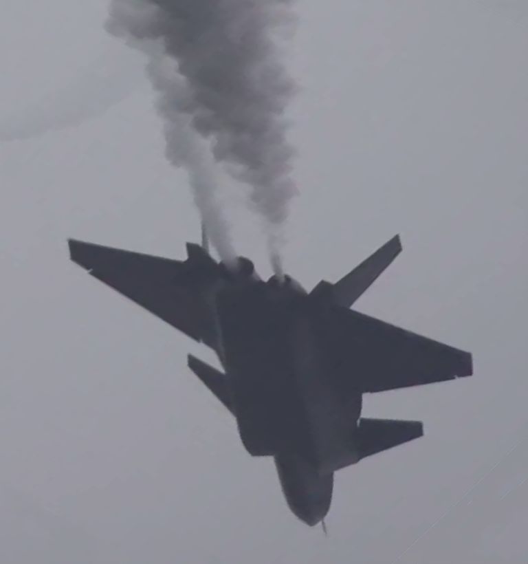 http://4.bp.blogspot.com/-ne1Pu1JhrYU/TuIUFYbIytI/AAAAAAAAGLQ/fwPUyeWvNCM/s1600/J-20+60th+test+flight.+J-20+Mighty+Dragon++Chengdu+J-20+fifth+generation+stealth%252C+twin-engine+fighter+aircraft+prototype+People%2527s+Liberation+Army+Air+Force++OPERATIONAL+weapons+aam+bvr+missile+ls+pgm+gps++%252818%2529.jpg