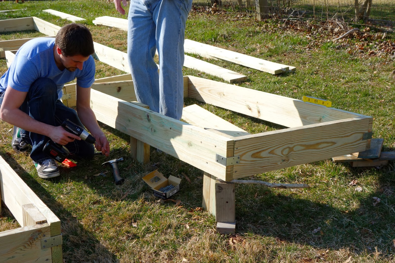rustyfarmhouse: DIY - Leveled Garden Boxes